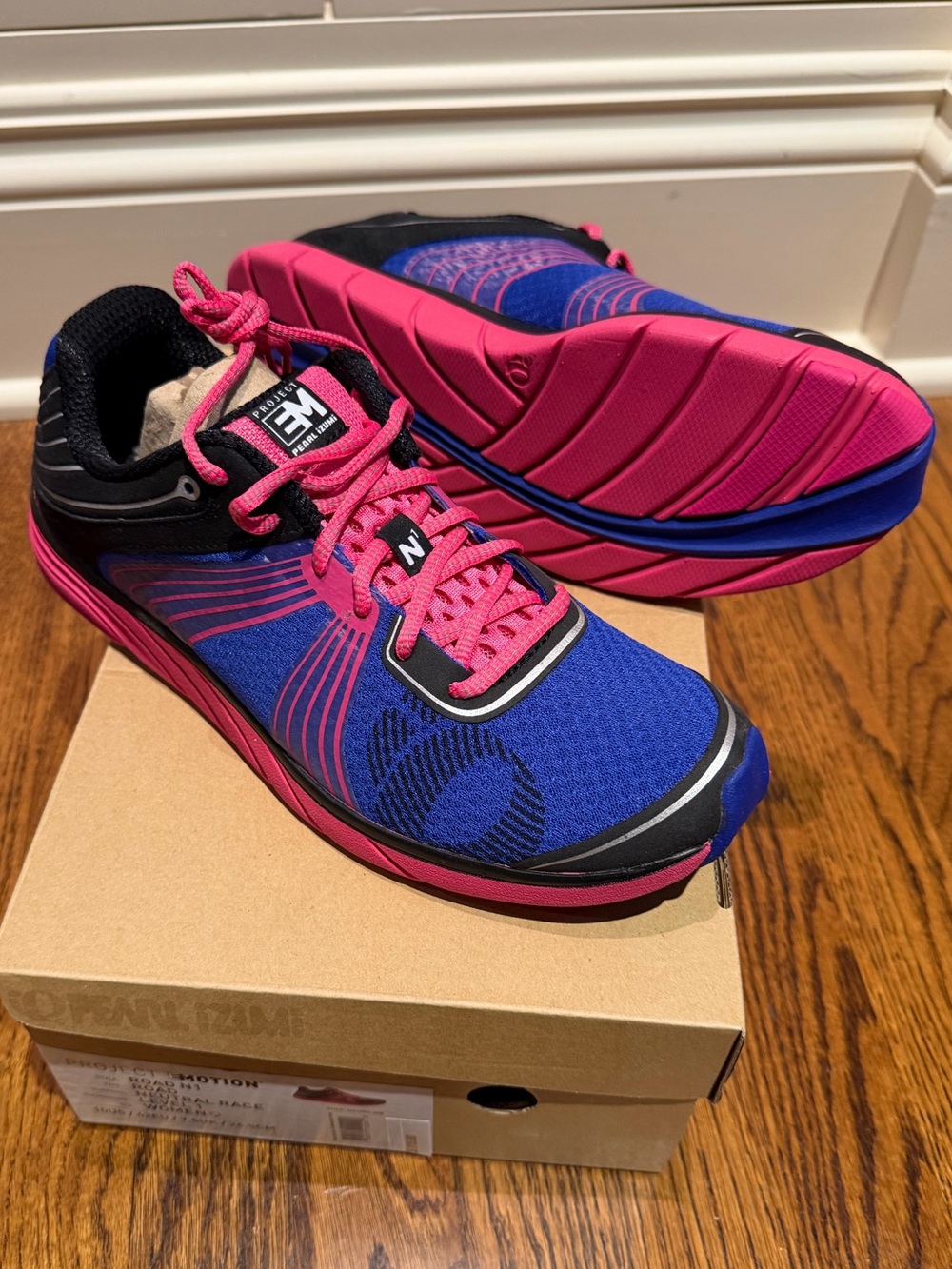 NEVER BEEN WORN Pearl Izumi Women's Project E Motion Road N1 running shoes